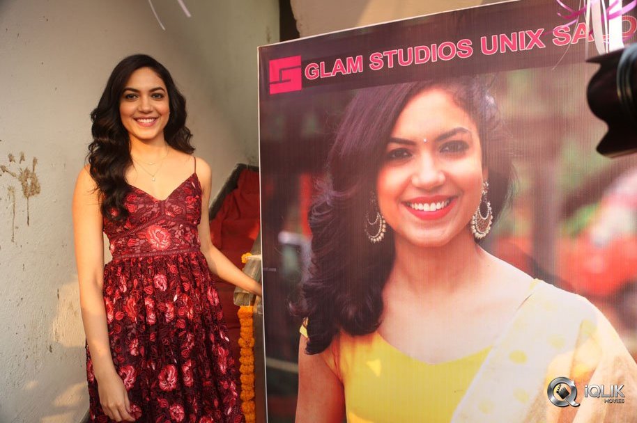 Ritu-Varma-Inaugurates-Glam-Studios-Unisex-Salon